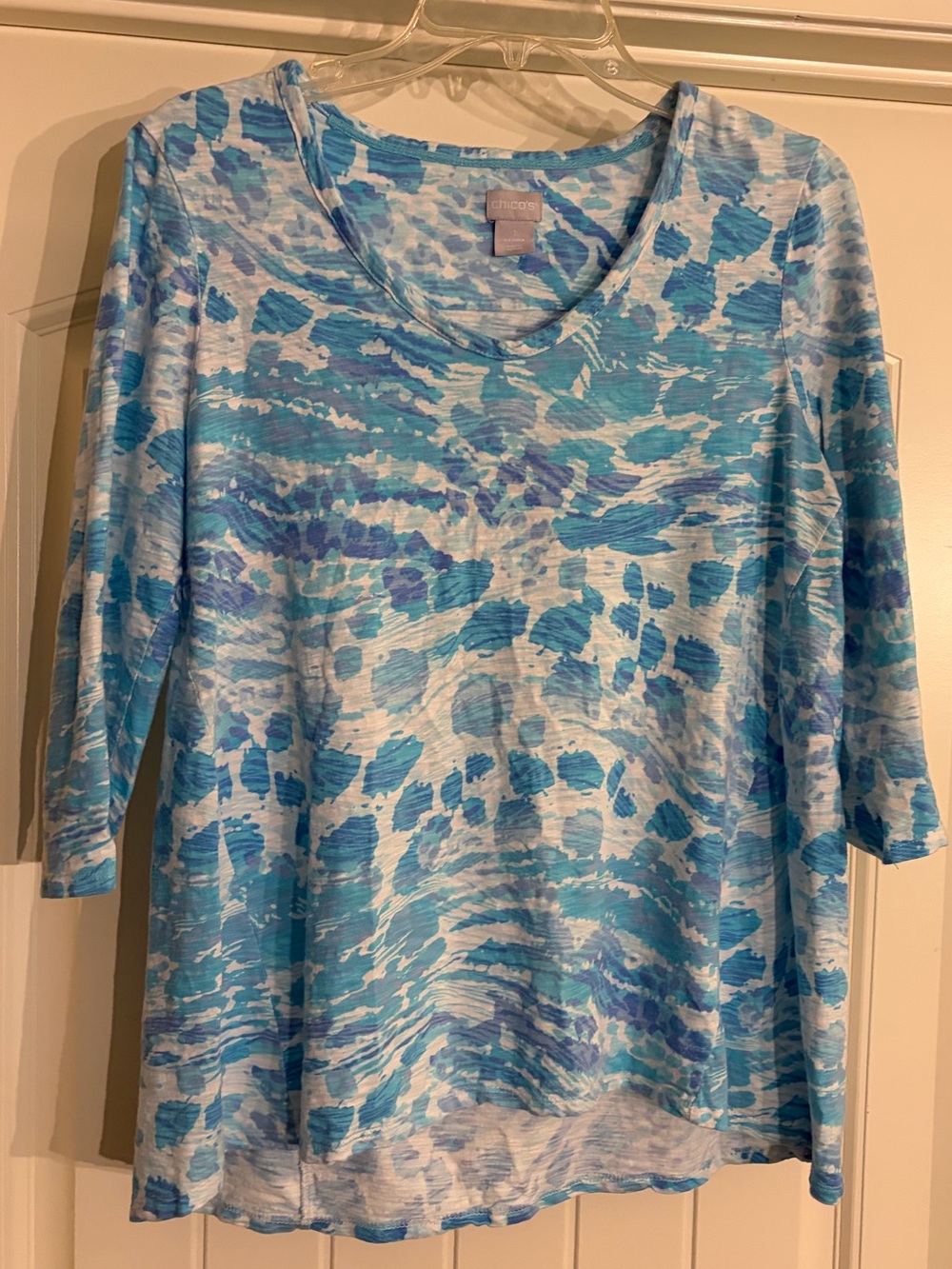 Chico's Blue & White Abstract Print Long Sleeve Tee